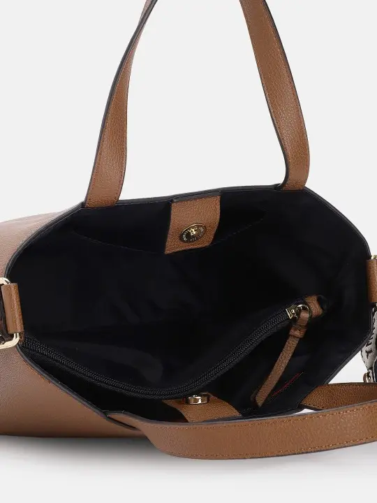dafe8f3a-3ef1-4e51-ade4-bbfef23a17f21705470485639-Tommy-Hilfiger-Women-Handbags-9931705470485205-5.webp