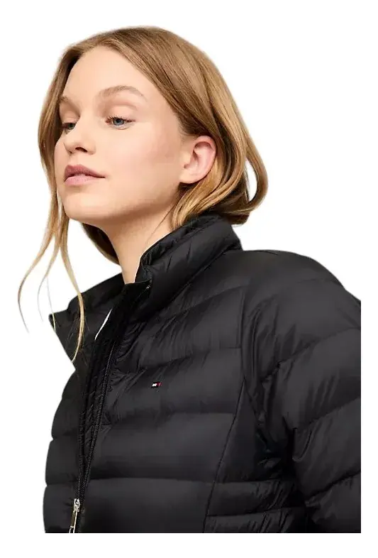 D_NQ_NP_2X_835619-MLM79815463598_102024-F-chamarra-tommy-hilfiger-negro-mujer-76j5327.webp