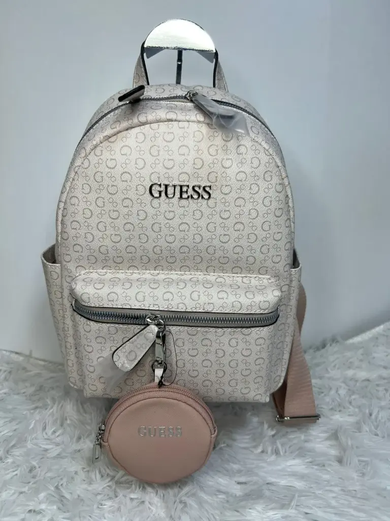 Mochila Guess Monograma Rosa Claro con Monedero SV927331
