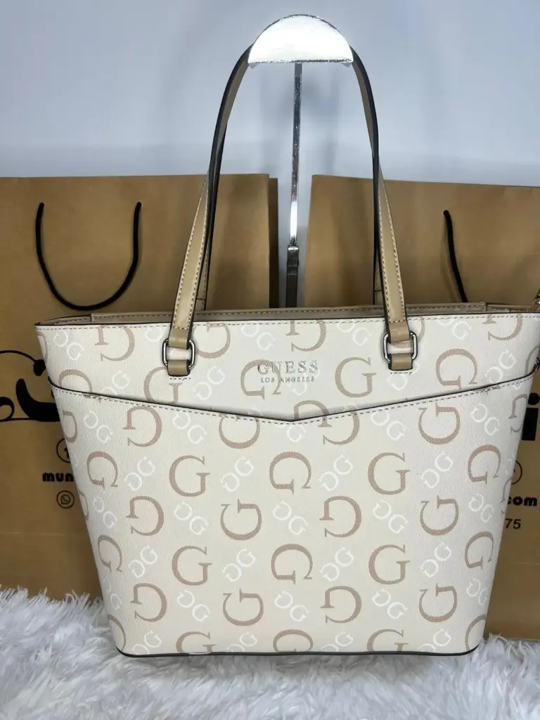 Cartera Guess Monograma Caramelo HH956022