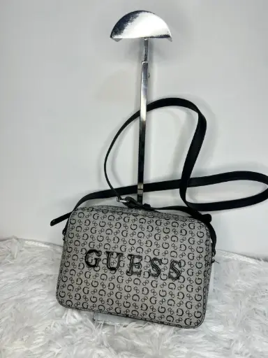 Crossbody Guess Plomo Monograma SV792612